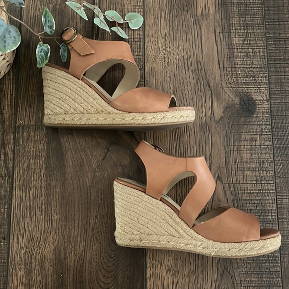 Steve Madden Wavi Wedge Sandals in Cognac - Picture 7 of 8